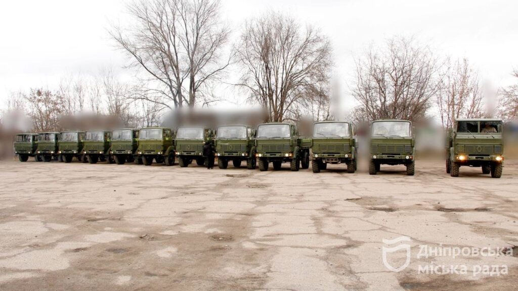 Дніпро відправив ЗСУ ще 12 вантажівок і вже готує нову, втричі більшу партію машин для фронту