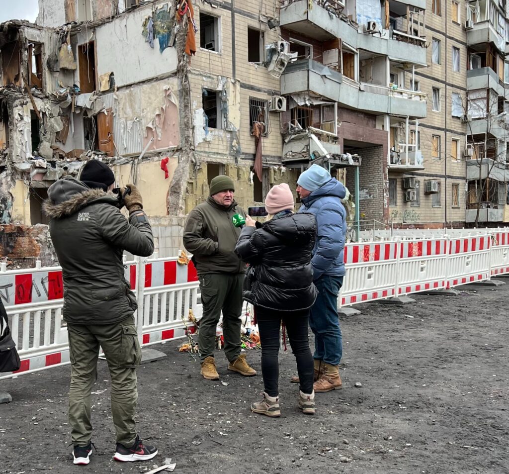 На місці зруйнованої частини будинку на Перемозі зведуть меморіальний сквер