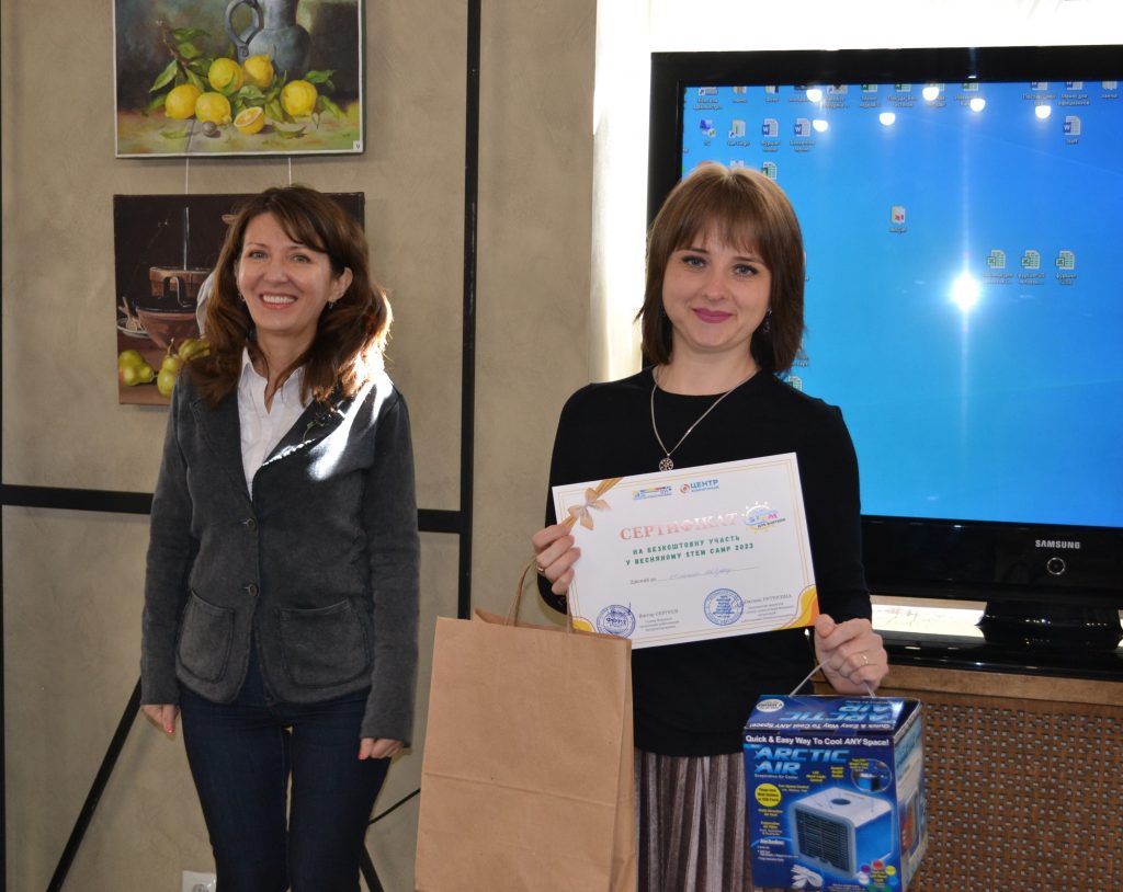 Переможців конкурсу освітян відзначили подарунками від голови Дніпропетровської облради