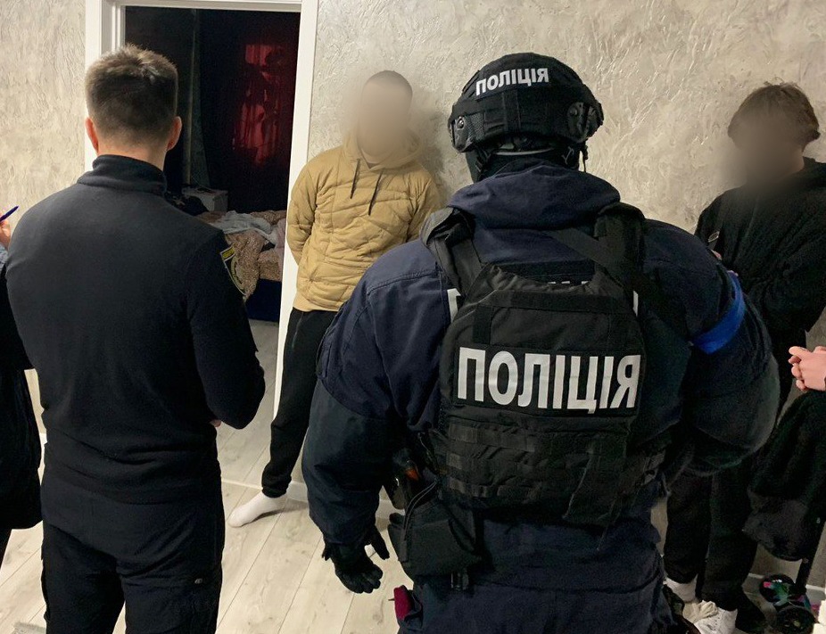 Отримали за неіснуючі товари 1 млн гривень: на Дніпропетровщині викрили чергову групу шахраїв