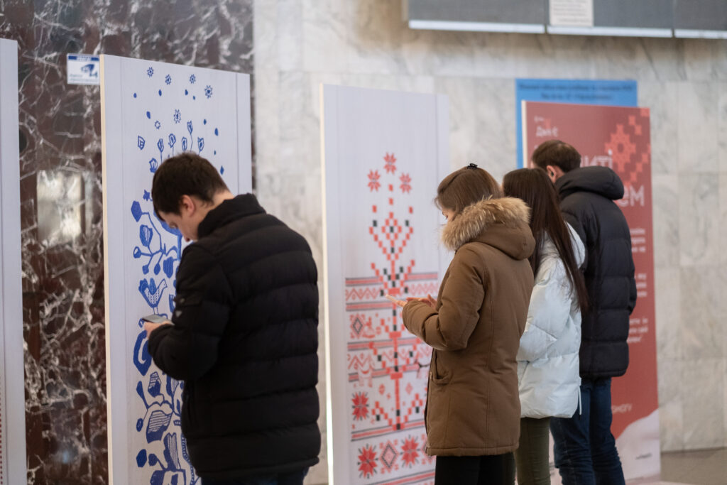 У Дніпрі відкрили виставку на підтримку людей, які пережили сексуальне насильство під час війни