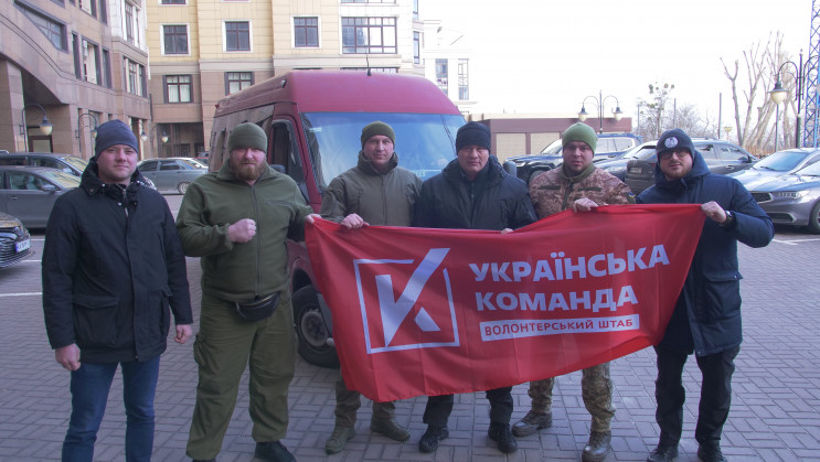 «Українська команда» передала мікроавтобус Mercedes розвідникам на передову