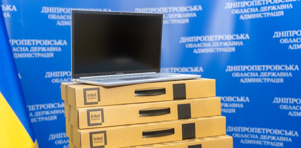 ЦНАПи Дніпропетровщини отримали ноутбуки від американських благодійників  