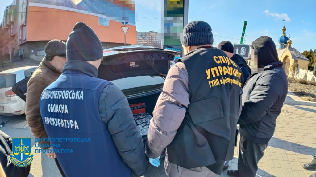 Затримано жителя Кривого Рогу, який переправляв чоловіків за кордон як волонтерів