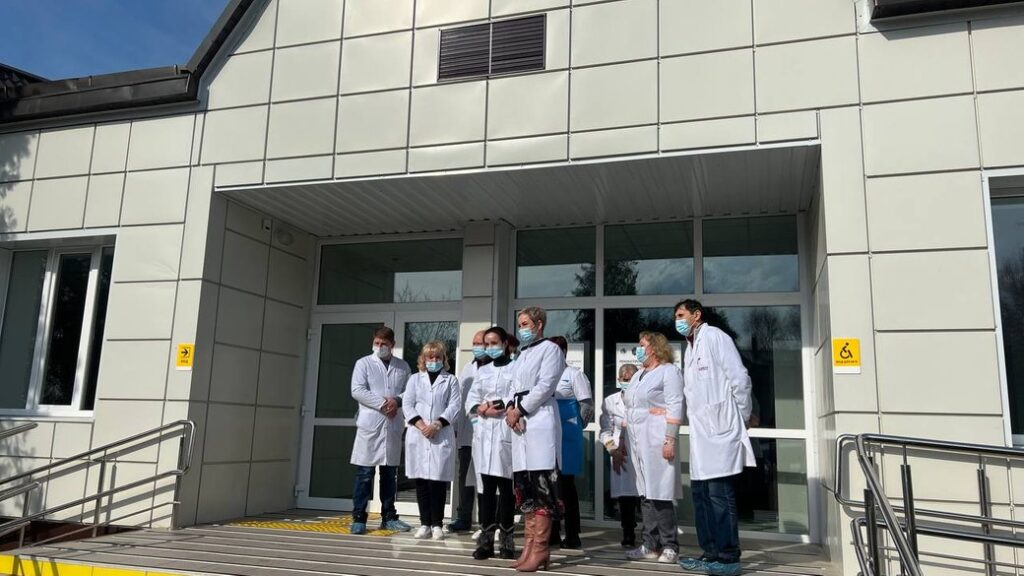 Роботи відкладали на 7 місяців через війну. На Криворіжжі відремонтували сільську амбулаторію