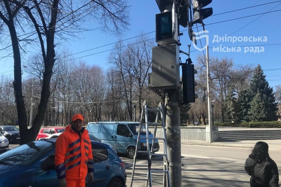 Світлофори Дніпра підготували до можливого блекауту