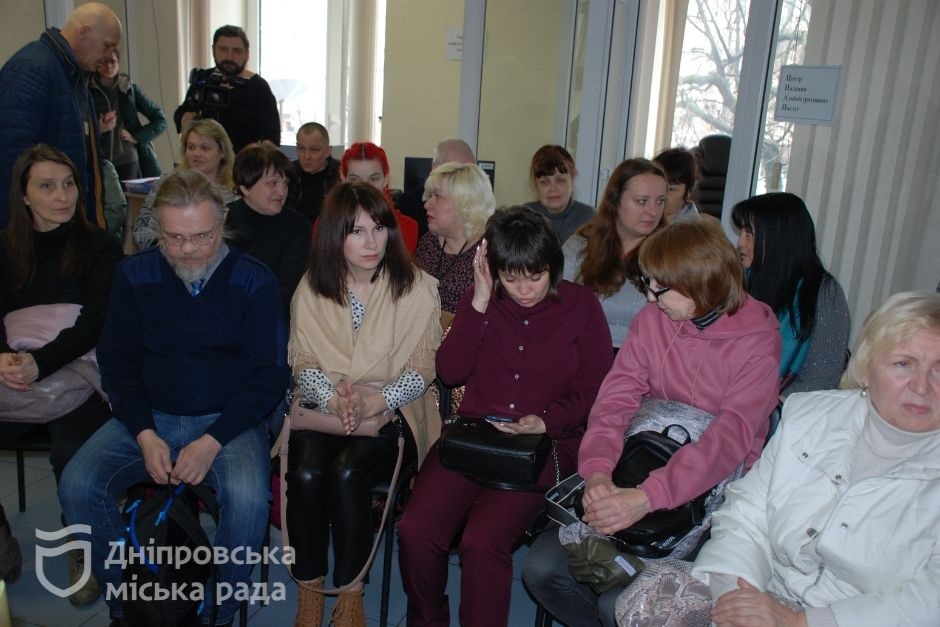 Дніпро піклується про офіційне працевлаштування переселенців
