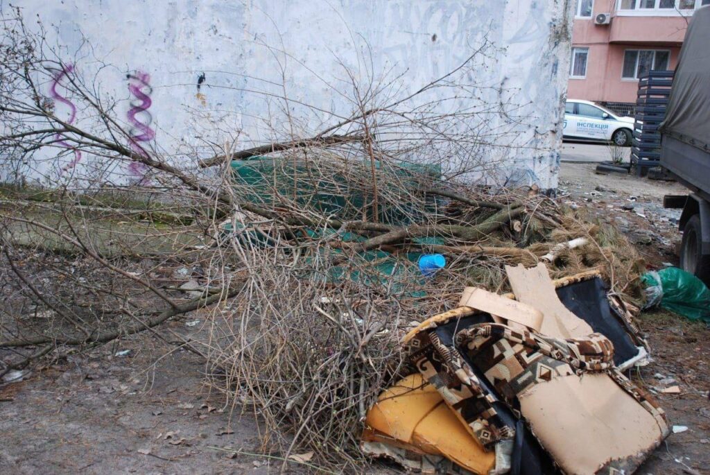У Дніпрі виявляють стихійні сміттєзвалища та складають протоколи на винних