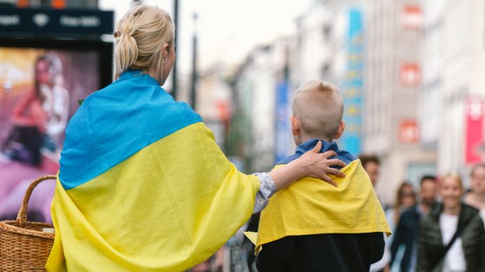 Які країни продовжать надавати тимчасовий захист українцям
