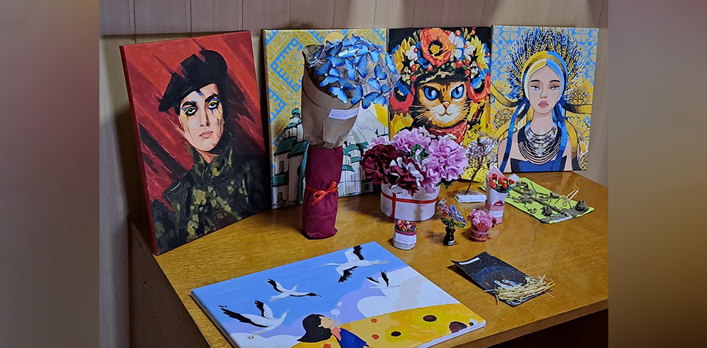 У Синельниковому відкрили виставку, присвячену незламності українських регіонів