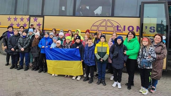 Діти Синельниківського району, батьки яких загинули на війні, поїхали на оздоровлення до Польщі
