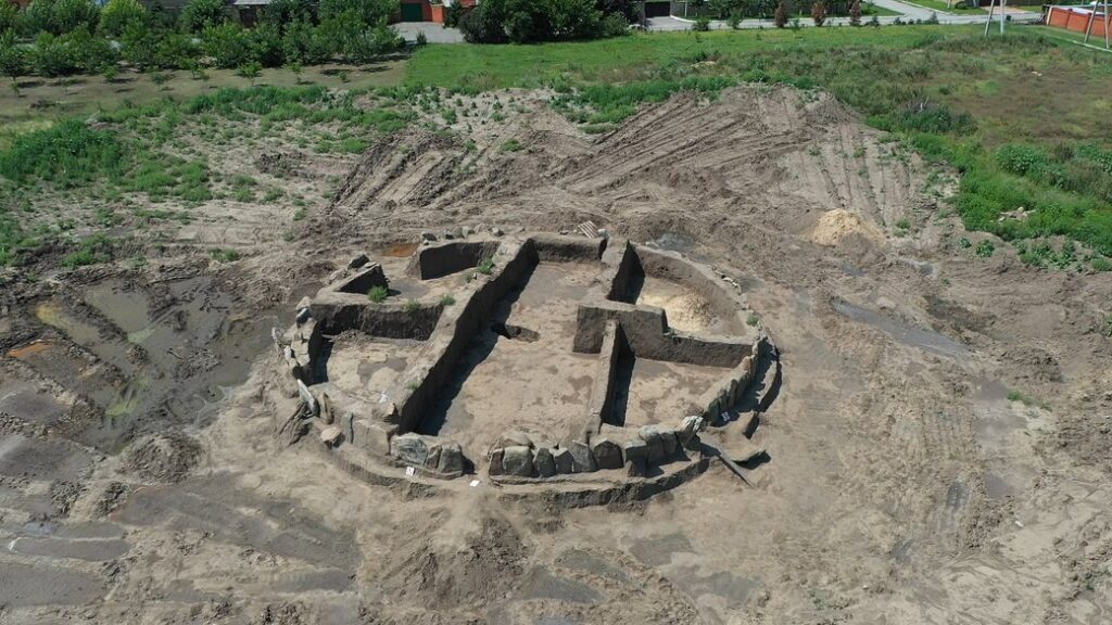 Новоолександрівський кромлех на Дніпропетровщині закопали задля збереження в умовах війни