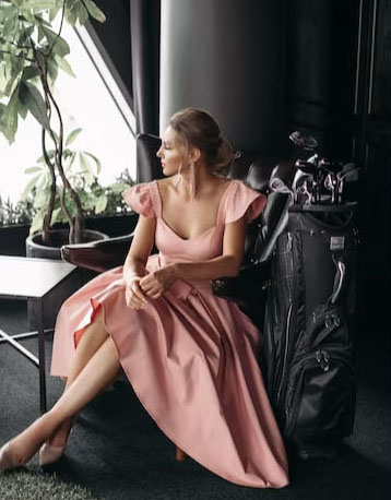 Сукні міді: універсальні та привабливі