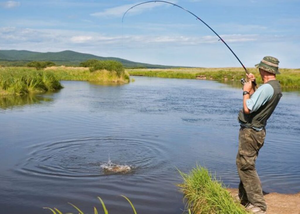 З початку квітня на Дніпропетровщині затримали понад 100 порушників правил рибальства