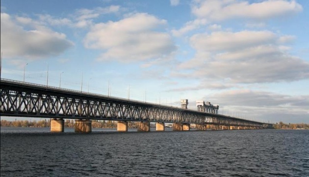 У Дніпрі закриють Амурський міст