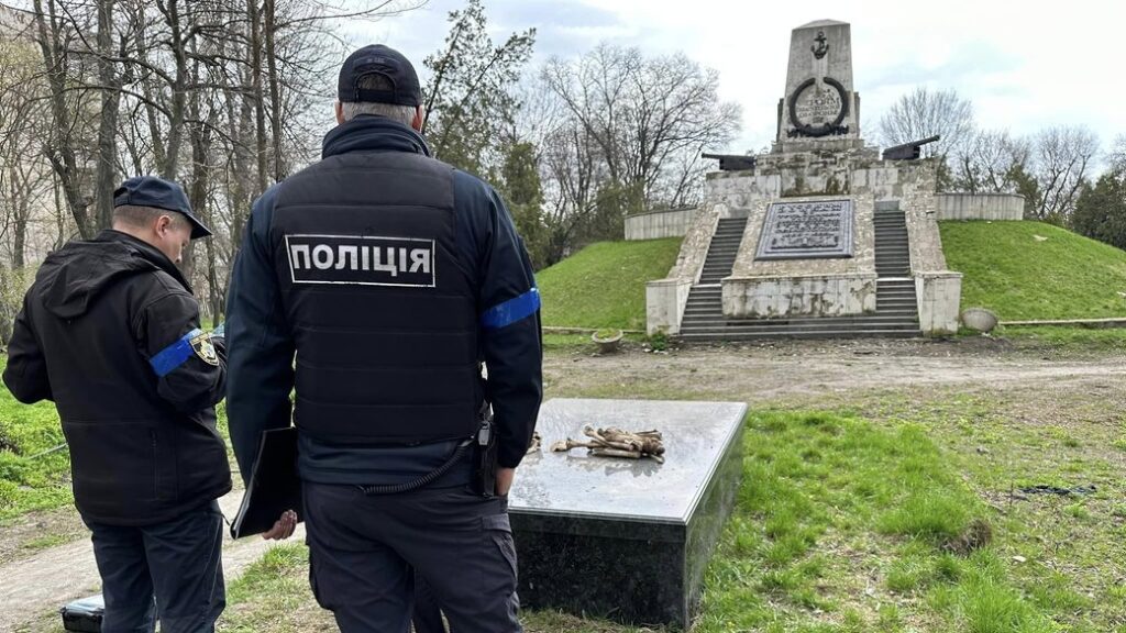У Дніпрі осквернили могилу Олександра Поля
