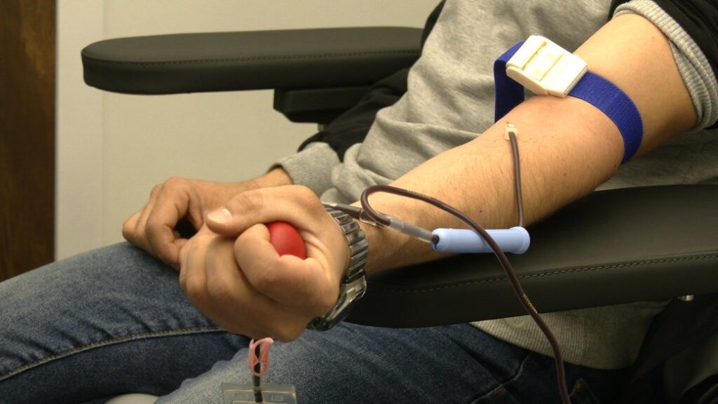 “Потреба у групах з негативним резус-фактором”: у Кам’янському запрошують охочих стати донорами