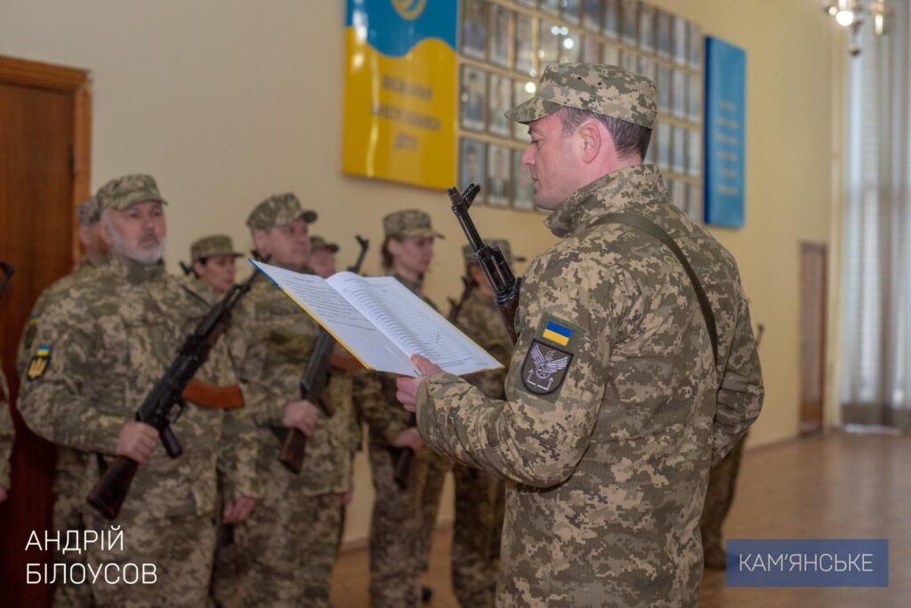 Міський голова Кам’янського Андрій Білоусов склав військову присягу на вірність українському народові