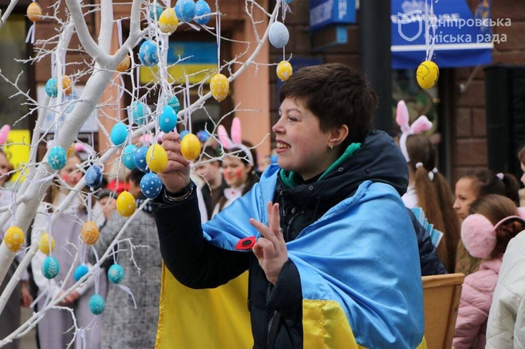 У середмісті Дніпра встановили Великоднє дерево побажань