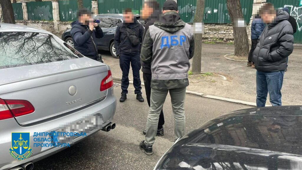 Після одержання хабара у Дніпрі затримали інспектора Укртрансбезпеки
