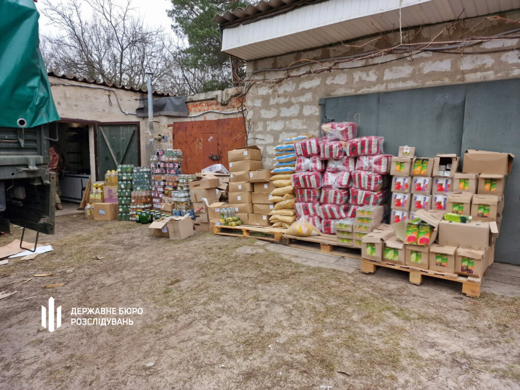 Масштабне розкрадання продуктів для військових: на Дніпропетровщині знайшли підпільний склад