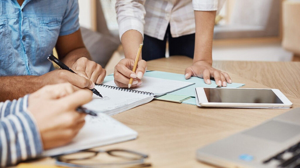 12 підприємців Дніпропетровщини отримали мікрогранти від «єРобота»