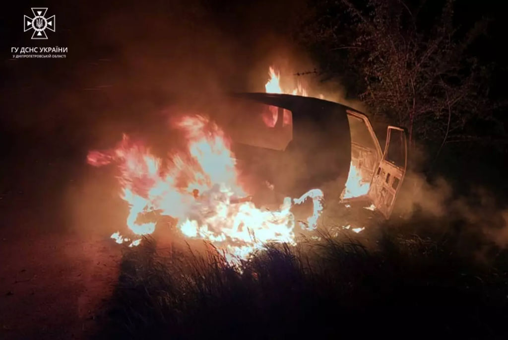 На Дніпропетровщині вщент згоріли два автомобіля
