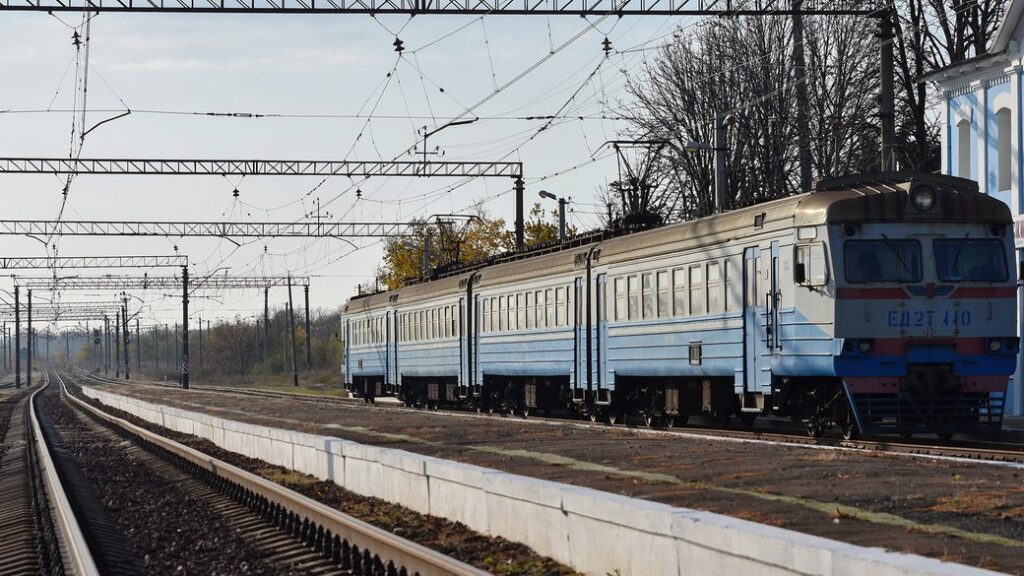 На Дніпропетровщині курсуватимуть ще чотири приміські поїзди: розклад