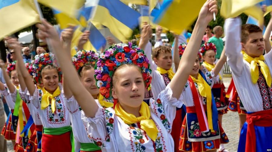 Активна молодь Дніпропетровщини може отримати премію Кабміну