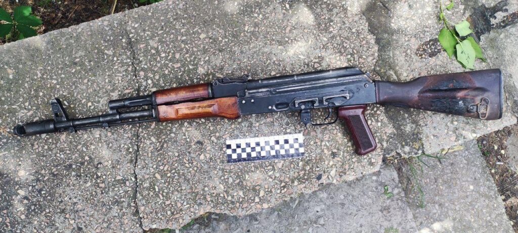 У Покрові Нікопольського району викрили чоловіка на збуті зброї та боєприпасів