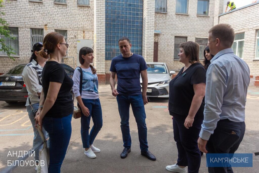 Міський голова Кам’янського перевірив ремонти покрівель у школах