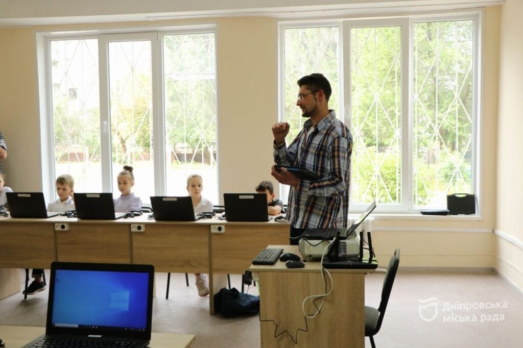 У Дніпрі відкрили новий комп’ютерний клас