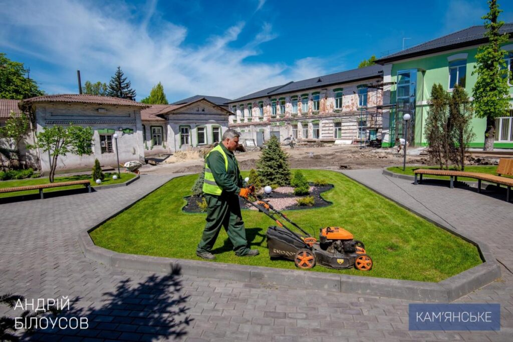 У Кам’янському ремонтують міську лікарню та готуються відкрити ляльковий театр