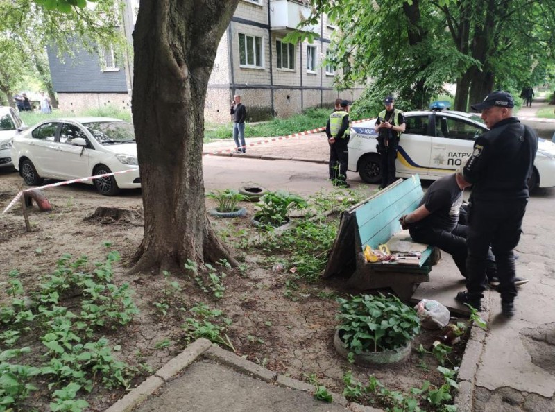 Убив знайомого ножем у шию: у Кривому Розі затримали підозрюваного