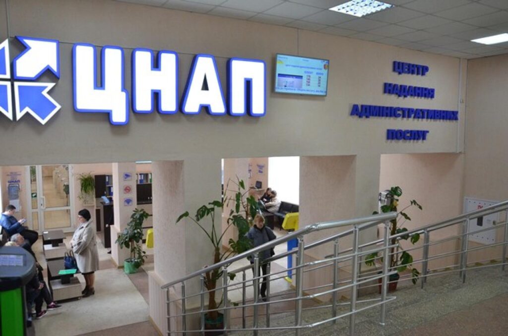 У ЦНАПах Дніпропетровщини з початку року видали 14,7 тис довідок переселенцям