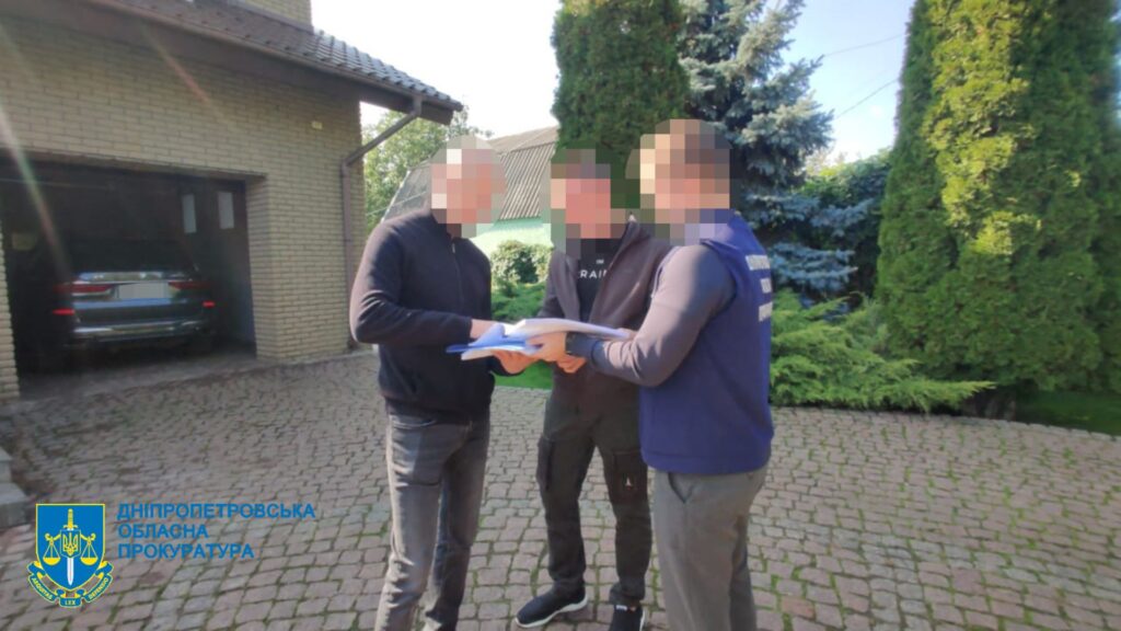 Судитимуть мера м. Апостолове та 15 співучасників, які заволоділи 4 млн грн коштів громад області