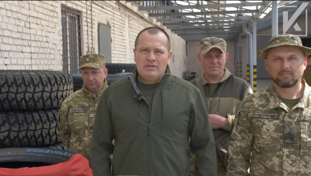 «Українська команда» передала двом бригадам на передову гуму для машин: «Щоб завжди були на колесах»