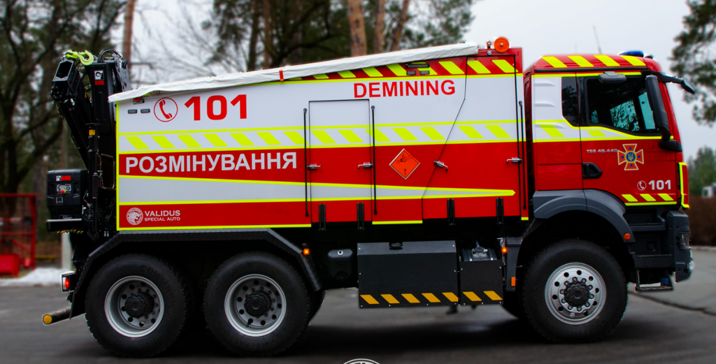 Дніпропетровські рятувальники купили автомобіль для розмінування за 25 мільйонів