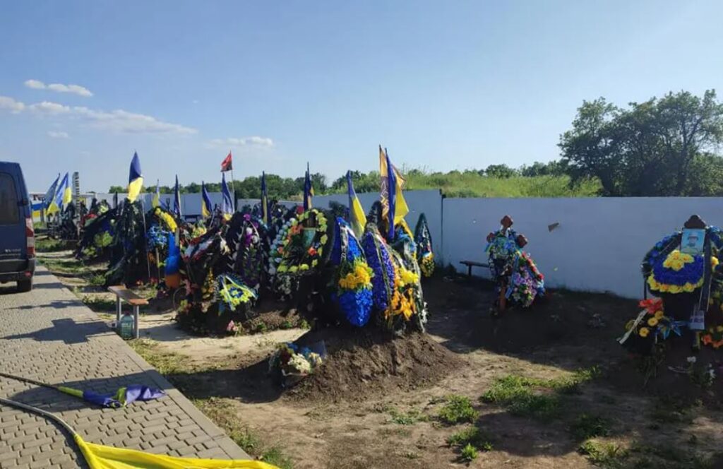 У Дніпропетровській області невідомі осквернили могили на Алеї загиблих героїв