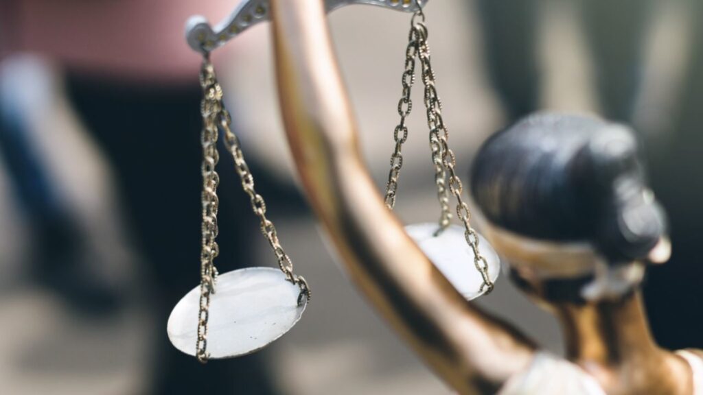 Порушили ваші права і свободи: куди звертатися