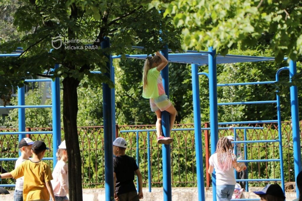 Дніпро піклується про дітей: у «Штурмі» відкрито літні майданчики