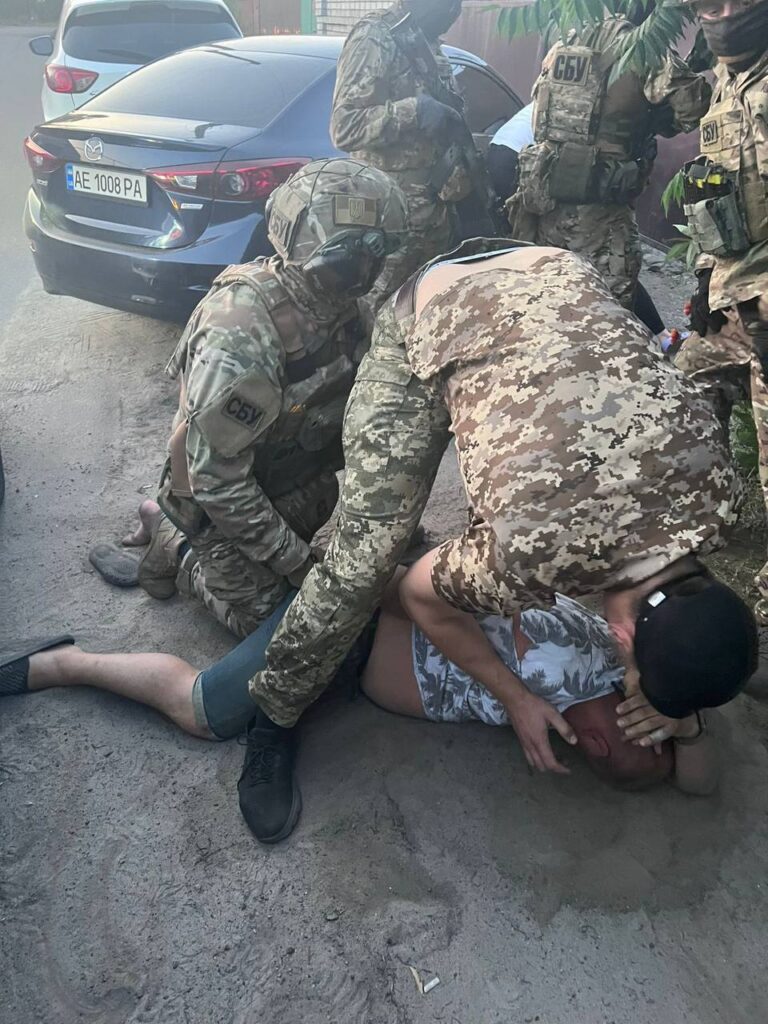 У Дніпрі СБУ затримала поліцейських, які можуть бути пов’язані з «кришуванням» наркотиків