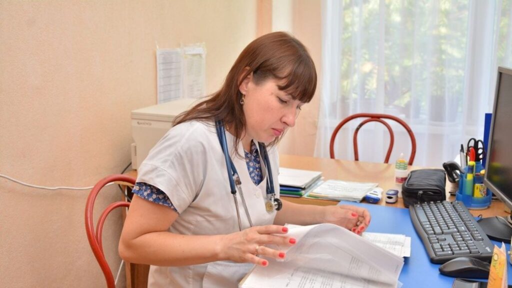 У школах Дніпра з 1 вересня працюватиме 166 медпрацівників