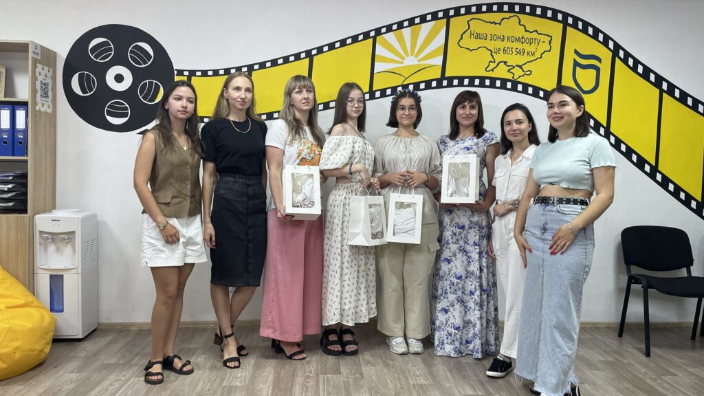 У Дніпрі нагородили переможців диктанту до Дня Конституції України: кого і як відзначили