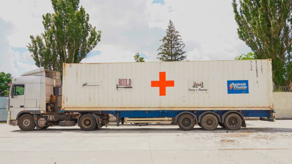 Мобільні шпиталі для військових — благодійну допомогу передали прикордонникам