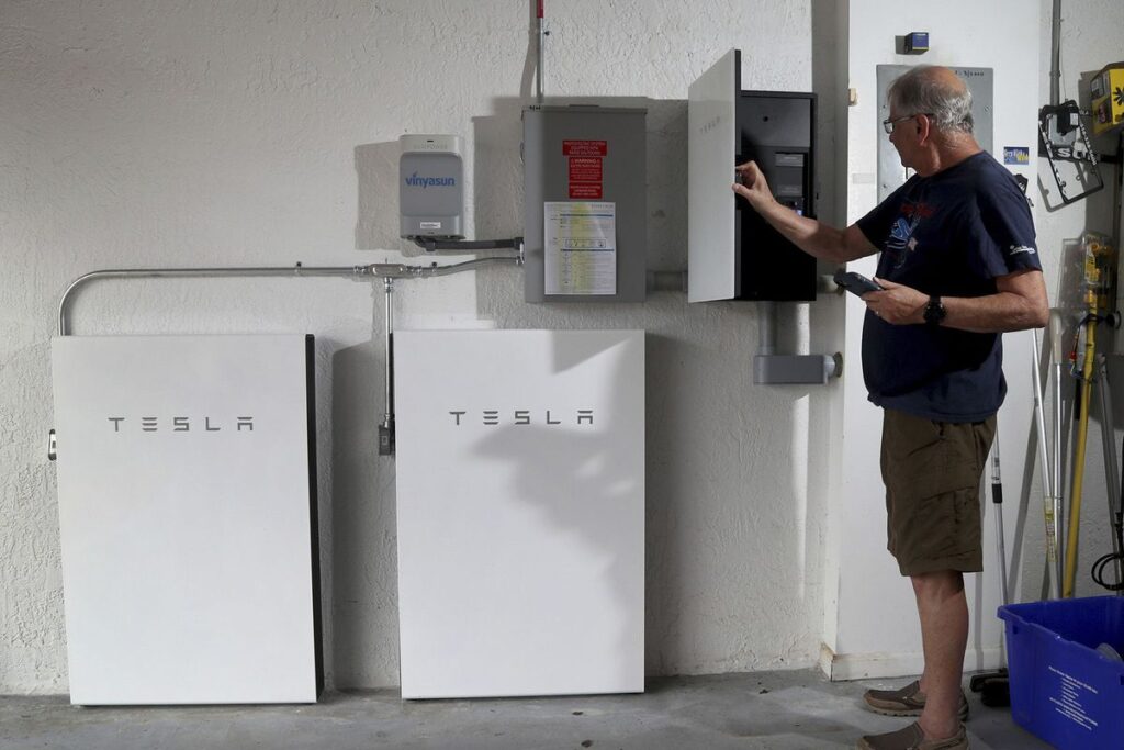 Україна отримала потужні повербанки Tesla Powerwall