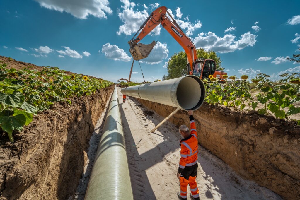 Водогін, який забезпечить Дніпропетровщину водою, будують цілодобово, уже звели 72 км — Autostrada