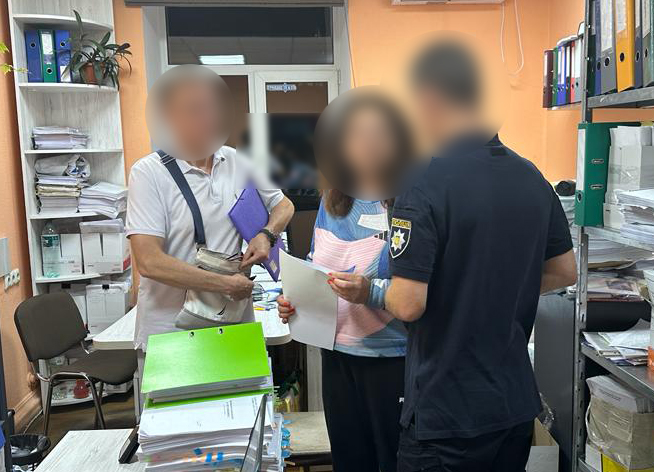 На Дніпропетровщині викрили медпрацівницю, яка забезпечувала ухилянтів фальшивими діагнозами