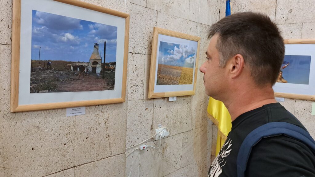 У Дніпрі відкрили фотовиставку “Живи, Україно!”