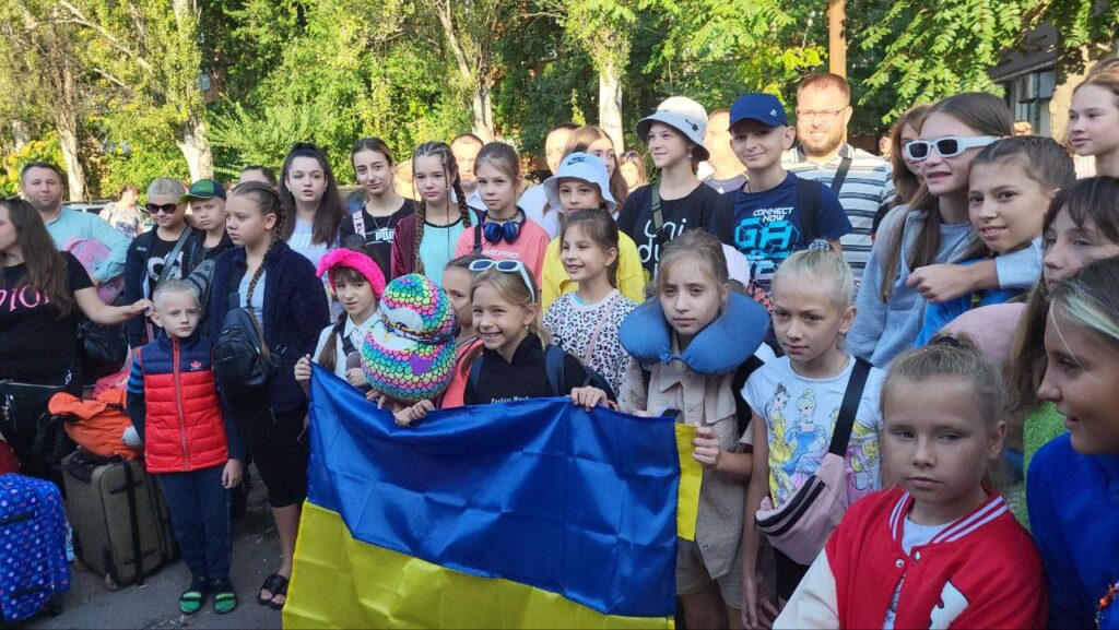 Третя група дітей з Дніпропетровської області поїхала на відпочинок до Угорщини